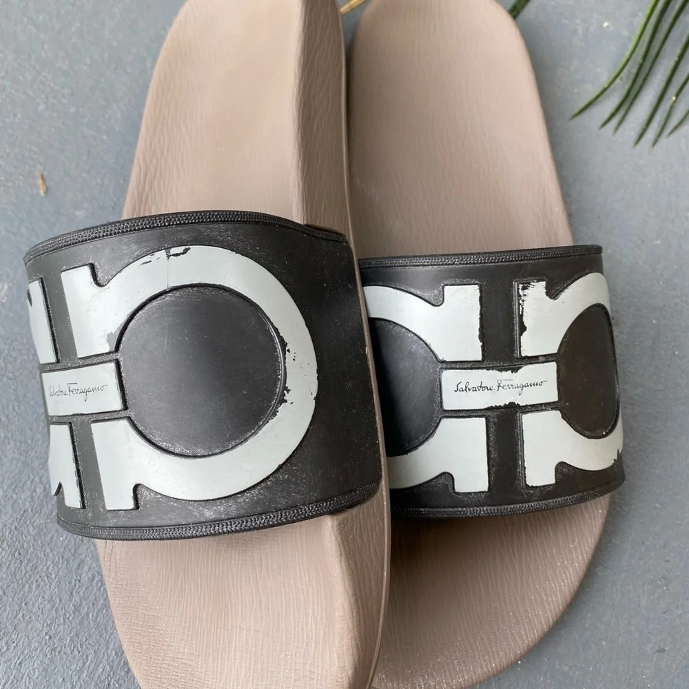 SALVATORE FERRAGAMO Gancini Pool Slides Women’s 10 / Men’s size 8 - Picture 10 of 10
